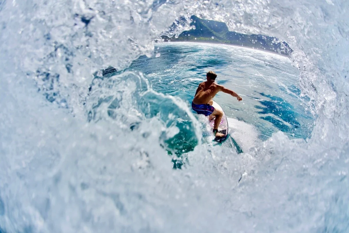 SUNSET SURF (モーガン・マッセン) Interview with Surf Photographer and Filmmaker Morgan Maassen